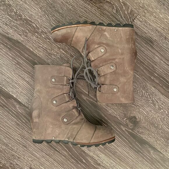 SOREL WOMEN'S JOAN OF ARCTIC WEDGE MID BOOT DARK FOG - Picture 1 of 8